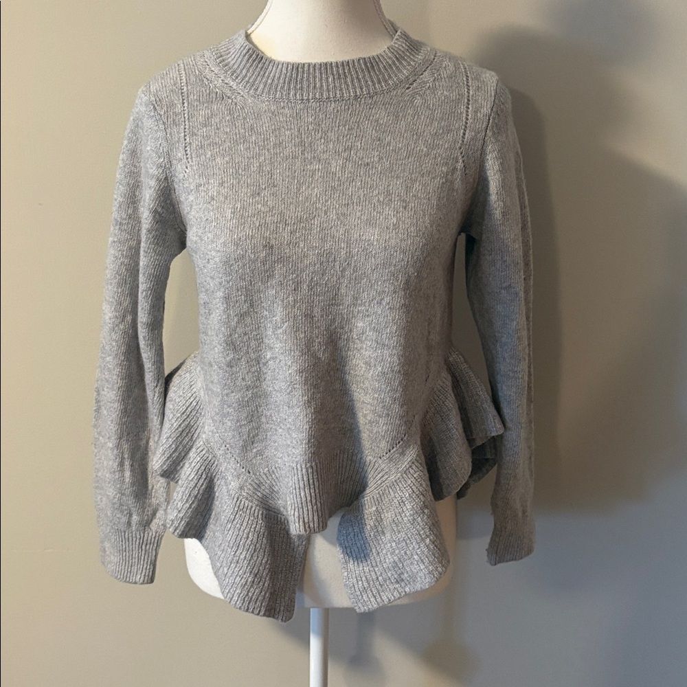 Silvia Novelli Italy Wool Cashmere Blend Gray Ruffle Hem Sweater. Size Medium